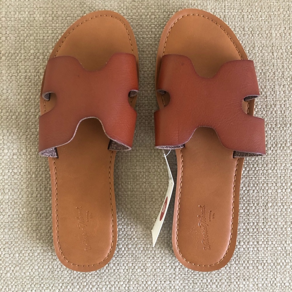 Universal Thread Sandals
